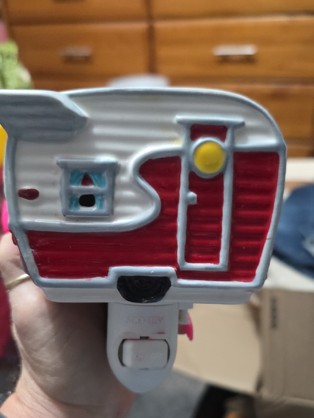 Scentsy Red and White Camper Nightlight with Yellow Accent